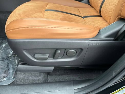 Certified 2025 MAZDA CX-70 3.3 Turbo S w/ Premium Plus AWD/4WD image 18