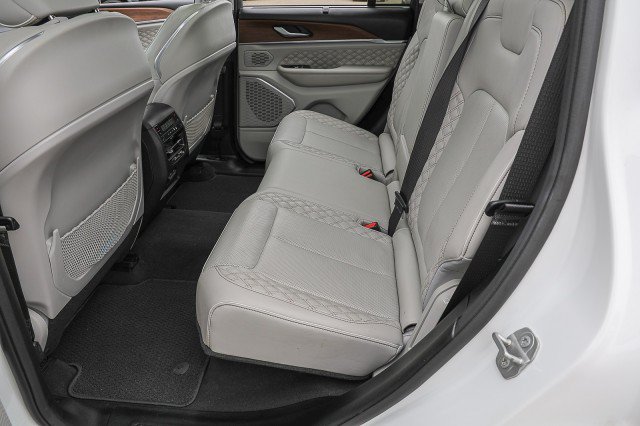 Used 2022 Jeep Grand Cherokee Summit w/ Adv Protech Group IV AWD/4WD image 37