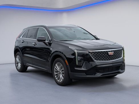 Used 2025 Cadillac XT4 Premium Luxury FWD image 5