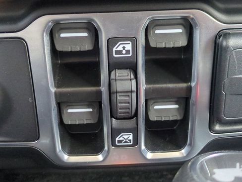 Used 2025 Jeep Wrangler Unlimited Sahara AWD/4WD image 25