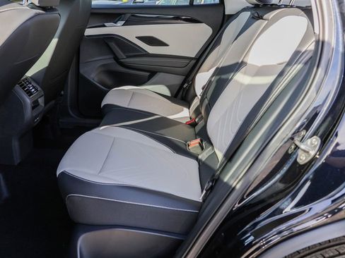 New 2025 Volkswagen Tiguan SE image 32