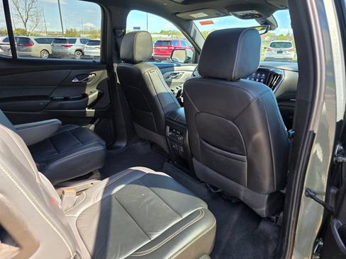 Used 2023 Chevrolet Traverse LT w/ LT Premium Package AWD/4WD image 14