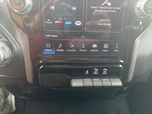 Used 2025 RAM 1500 Laramie AWD/4WD image 23