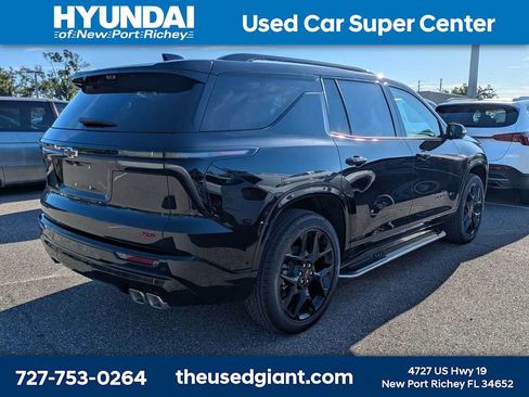 Used 2026 Chevrolet Traverse RS w/ LPO, Floor Liner Package FWD image 2