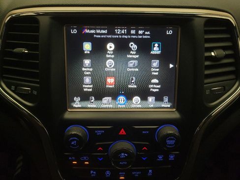 Used 2017 Jeep Grand Cherokee Laredo AWD/4WD image 25