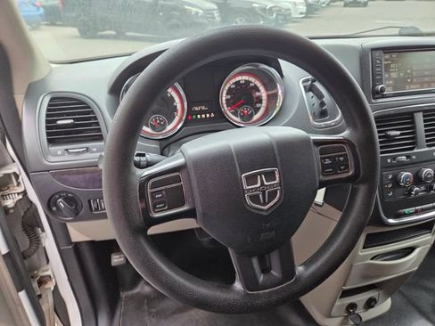 Used 2017 Dodge Grand Caravan SE w/ Power Window Group FWD image 14