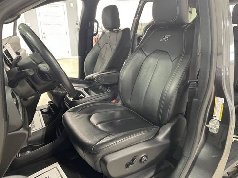 Used 2020 Chrysler Pacifica Touring-L AWD/4WD image 10