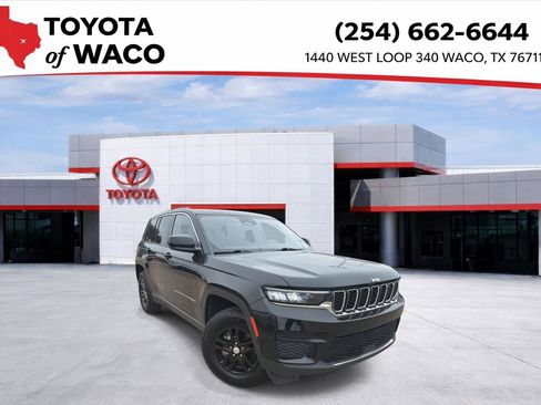 Used 2022 Jeep Grand Cherokee Laredo w/ Luxury Tech Group I AWD/4WD image 1