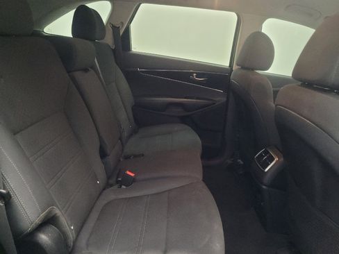 Used 2020 Kia Sorento LX FWD image 19