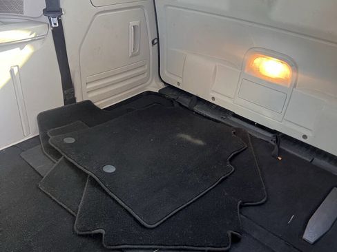 Used 2013 Chrysler Town & Country Touring image 23