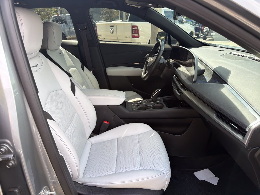 Used 2025 Cadillac XT4 Sport FWD image 28