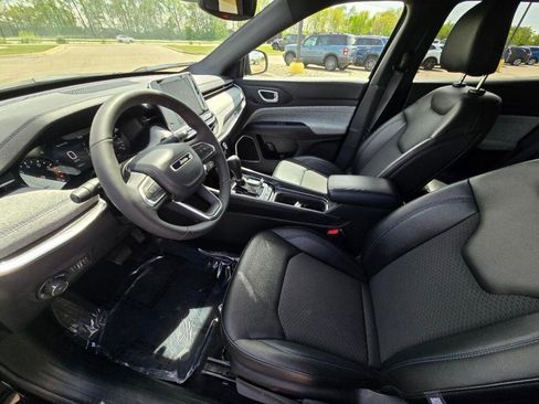 Used 2025 Jeep Compass Latitude AWD/4WD image 11