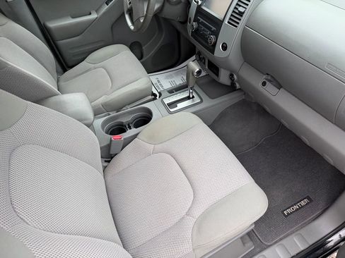 Used 2019 Nissan Frontier SV image 40