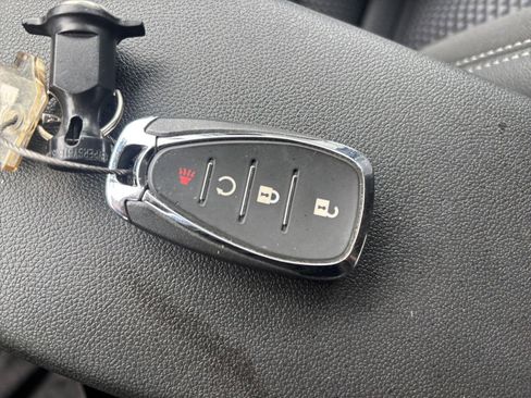 Used 2025 Chevrolet Trax LT w/ LT Convenience Package image 23