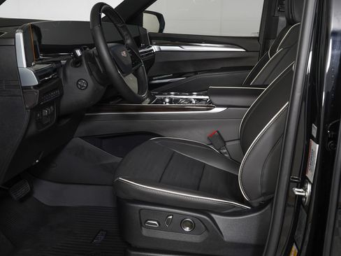 Used 2026 Cadillac Escalade Luxury w/ Touring Package AWD/4WD image 9