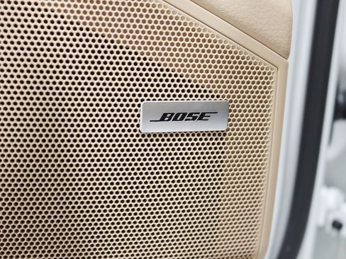 Used 2023 Porsche Cayenne Platinum Edition image 32