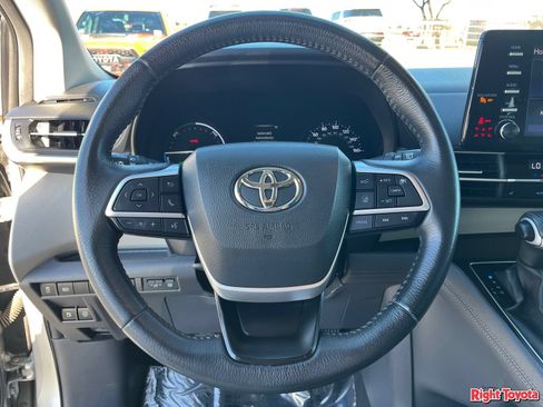 Certified 2024 Toyota Sienna XLE FWD image 22