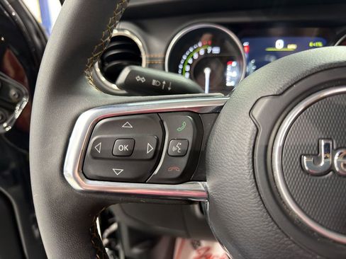 Used 2023 Jeep Wrangler Unlimited Sahara AWD/4WD image 27