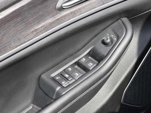 Certified 2023 Jeep Grand Cherokee Limited w/ Luxury Tech Group II image 34