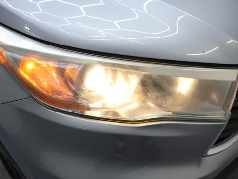 Used 2016 Toyota Highlander Plus AWD/4WD image 29