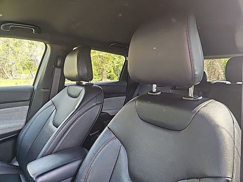 Used 2024 Jeep Compass Latitude image 10