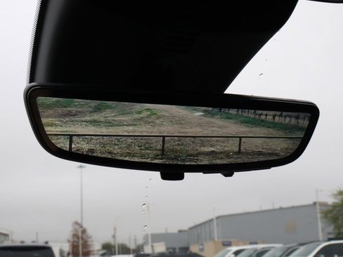 Used 2024 Chevrolet Traverse RS image 32