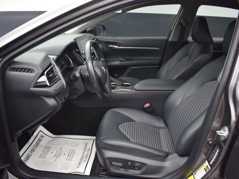 Used 2024 Toyota Camry SE image 13