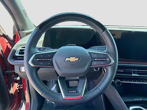 Used 2025 Chevrolet Traverse Z71 w/ Enhanced Driving Package AWD/4WD image 11