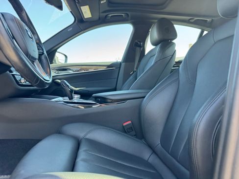 Used 2019 BMW 530e w/ Convenience Package RWD image 16