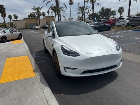 Used 2024 Tesla Model Y Long Range image 37