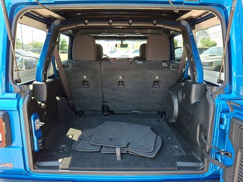 Certified 2022 Jeep Wrangler Unlimited Rubicon w/ Cold Weather Group AWD/4WD image 17