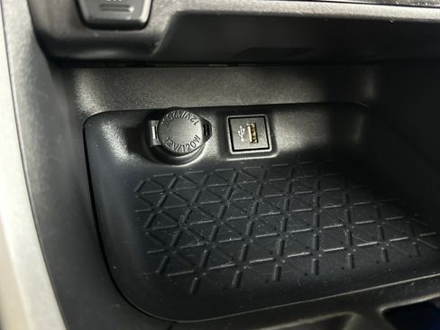 Used 2025 Toyota RAV4 XLE FWD image 27