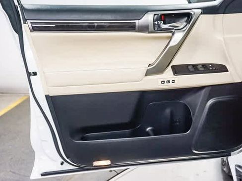 Used 2023 Lexus GX 460 Premium w/ Accessory Package image 23