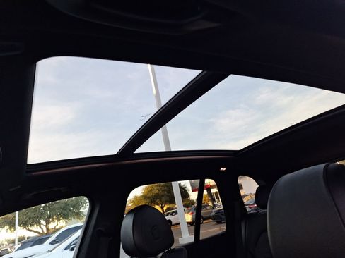 Used 2019 BMW X5 xDrive40i w/ M Sport Package image 32