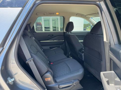 Used 2023 Nissan Pathfinder SV AWD/4WD image 13
