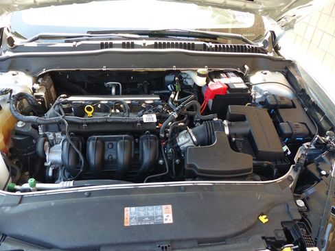 Used 2017 Ford Fusion SE image 18