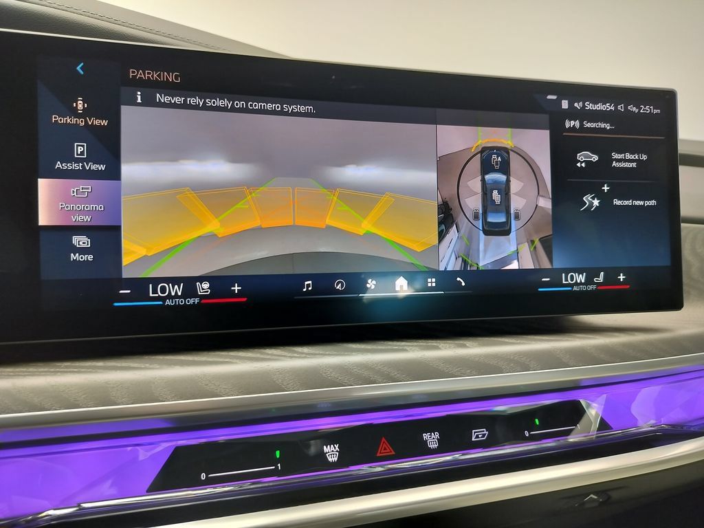 Certified 2025 BMW 760i xDrive w/ Executive Package AWD/4WD image 17