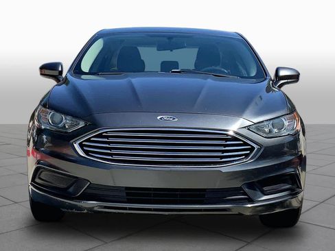 Used 2017 Ford Fusion SE FWD image 4