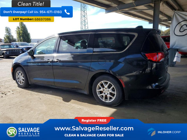 Used 2018 Chrysler Pacifica Touring FWD image 3