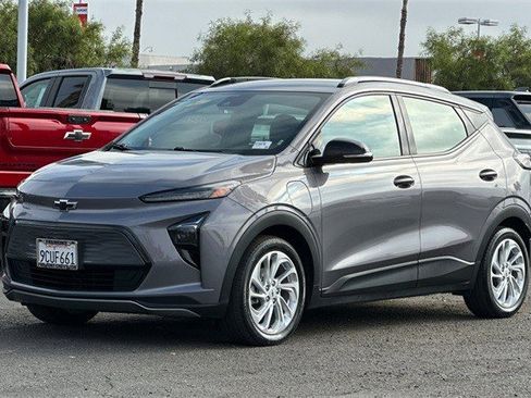 Certified 2022 Chevrolet Bolt EUV LT w/ Comfort Package image 6