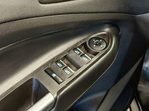 Used 2019 Ford Escape SE image 17