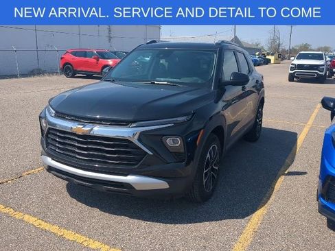 Used 2024 Chevrolet TrailBlazer LT w/ LT Cold Weather Package image 1