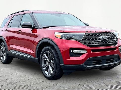 Certified 2024 Ford Explorer XLT w/ Equipment Group 202A AWD/4WD image 12