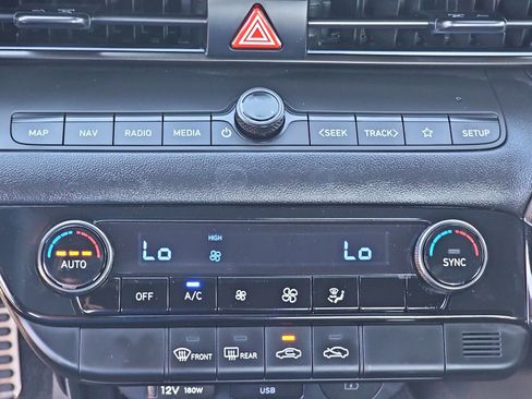 Certified 2025 Hyundai Elantra SEL image 25