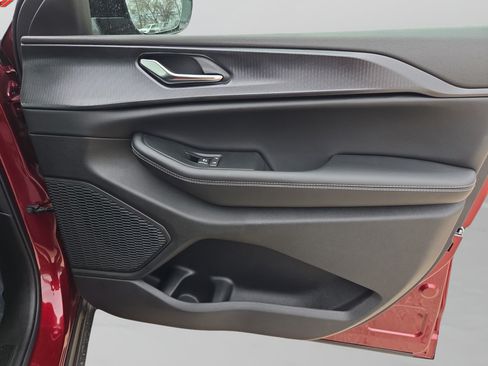 New 2025 Jeep Grand Cherokee Altitude RWD image 39