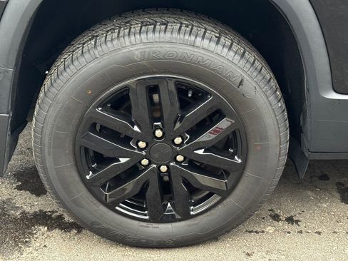 Used 2017 GMC Acadia SLE w/ Driver Alert Package I AWD/4WD image 48