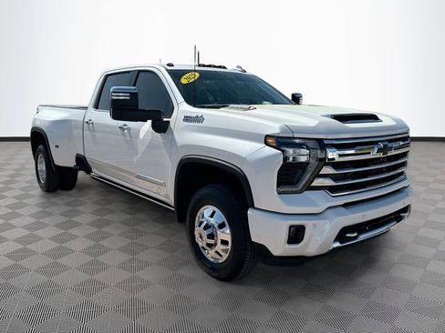 Used 2025 Chevrolet Silverado 3500 High Country w/ High Country Premium Package image 3