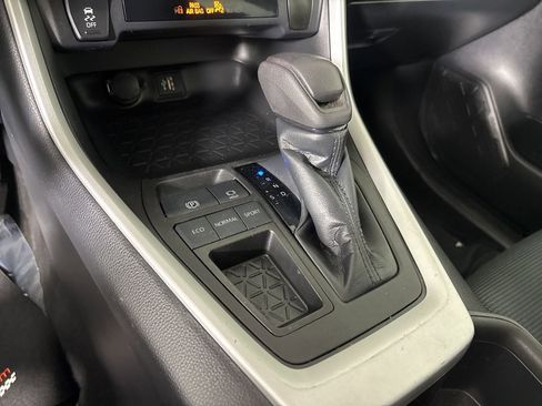 Used 2023 Toyota RAV4 LE FWD image 17