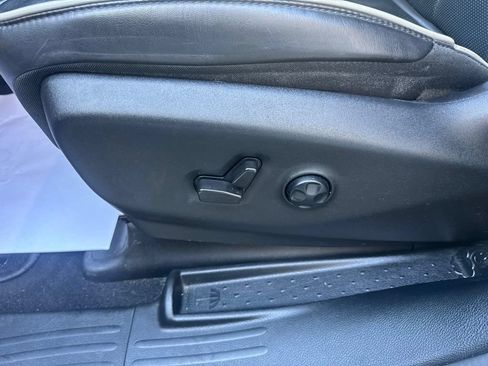 Used 2023 Chrysler Pacifica Limited w/ S Appearance Package FWD image 36