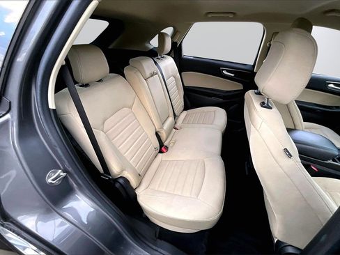 Used 2021 Ford Edge SE w/ Cargo Accessory Package image 22